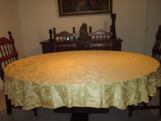 90" x 156" Oval Melrose Damask Tablecloth